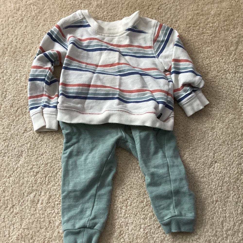 Oshkosh set. Sweatshirt and sweatpants. Size 24 months.